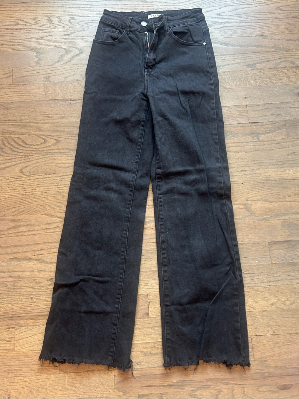 Miss Bon straight leg frayed hem jeans size small